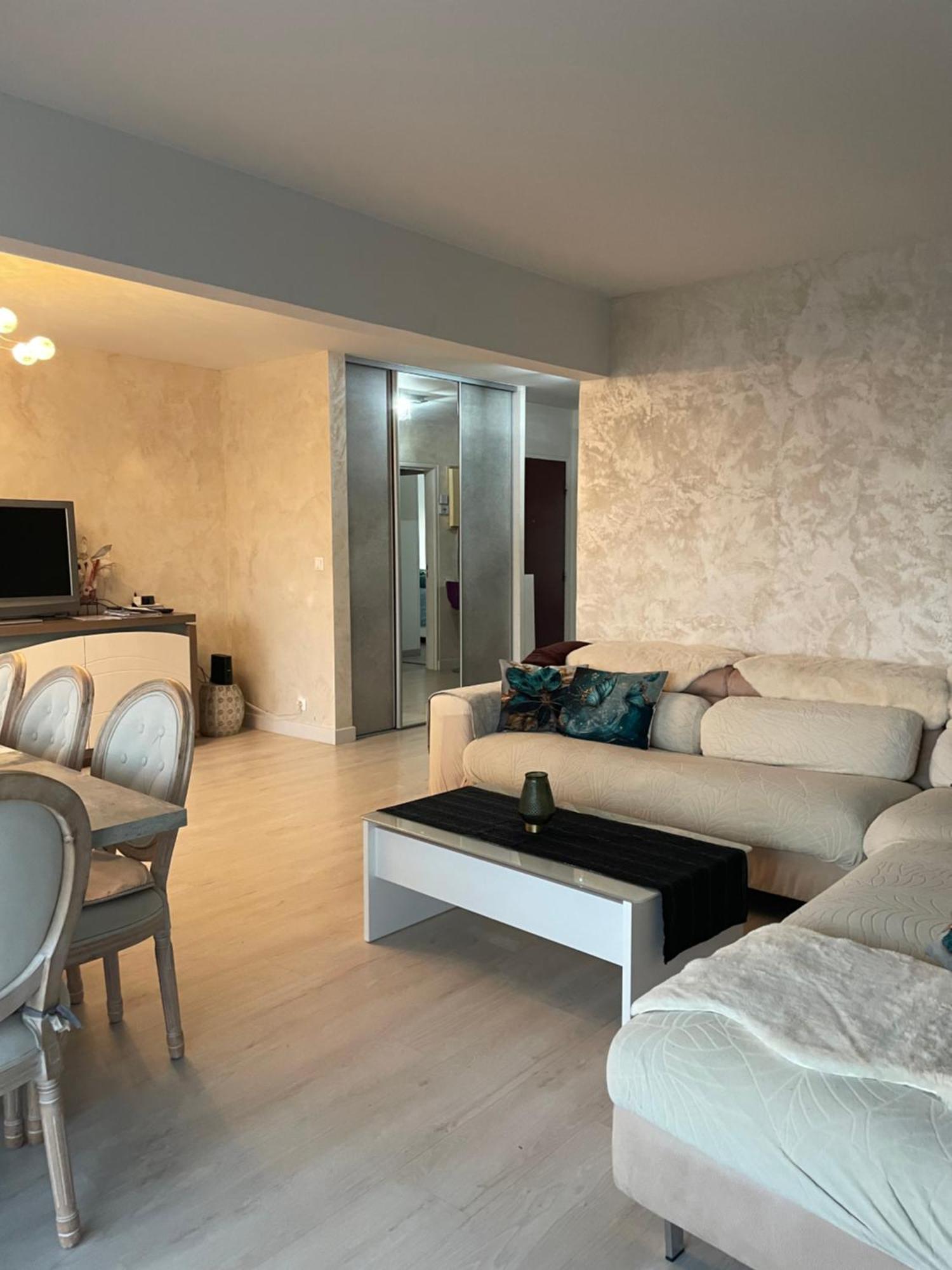 Bel Appartement Lumineux De 100M2 6 Places 3 Chambres Au 3E Etage Avec Ascenseur -A 5Mn A Pied Du Parc Des Expositions Congres De Dijon Et Eng Et 10Mn Du Centre Ville Place Parking Devant L'Immeuble Εξωτερικό φωτογραφία